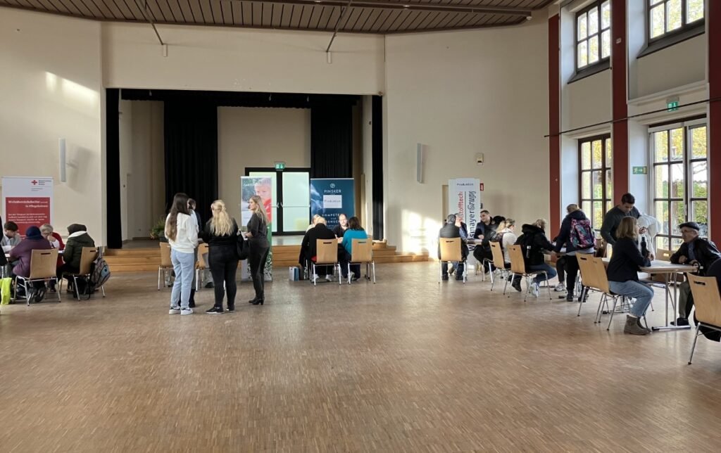 Erstes Job-Speed-Dating im Landkreis: Rund 50 Bewerber trafen auf neun Unternehmen