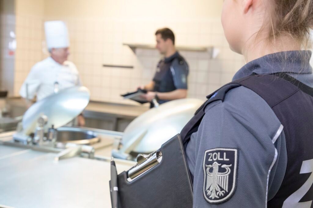 Bundesweite Schwerpunktaktion gegen Schwarzarbeit Zoll überprüft Hotellerie und Gastronomie