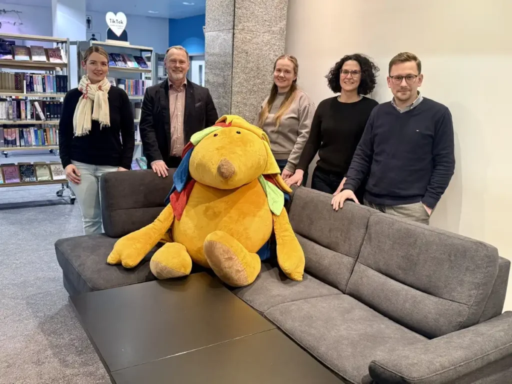 Förderverein spendet 2.300 Euro an die Stadtbibliothek Bayreuth