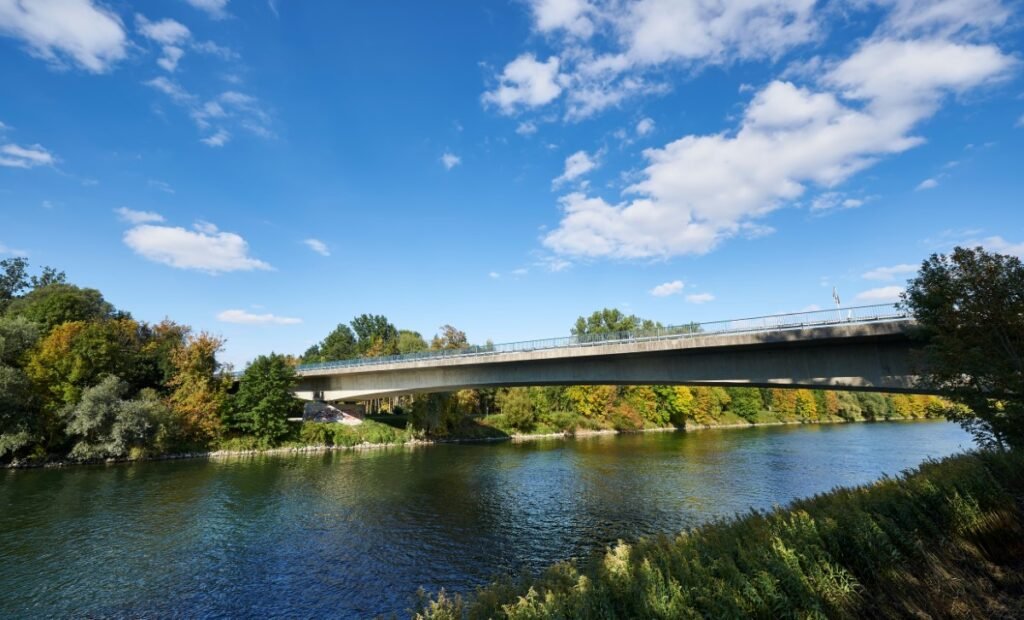 Bauwerksprüfung: Kommenden Montag Einschränkungen auf der Landauer Isarbrücke (B 20)