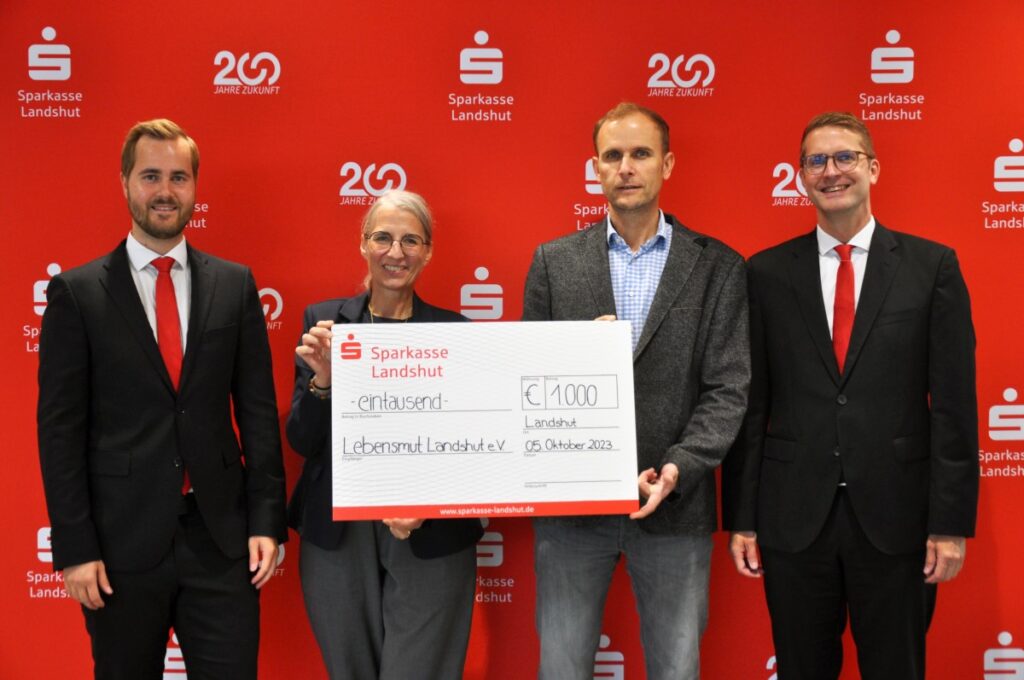 Sparkasse Landshut spendet 1.000 Euro an lebensmut Landshut