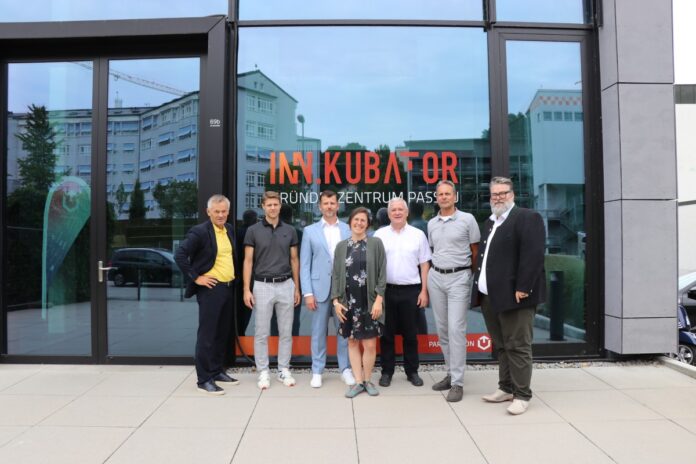 Möbelspende für den INN.KUBATOR Passau: Lokale Unternehmen unterstützen bei der Ausstattung des Erweiterungsbaus