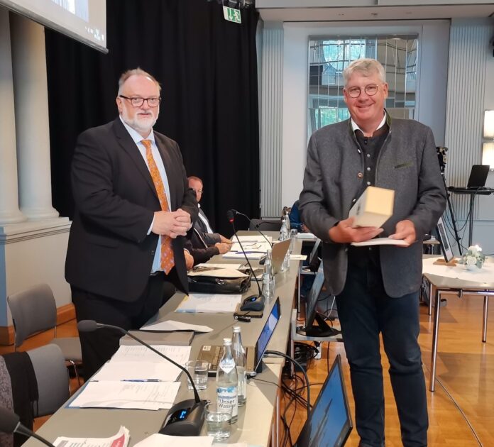 Stadtrat Hans-Jürgen Bauer erhält Auszeichnung für Verdienste um die kommunale Selbstverwaltung