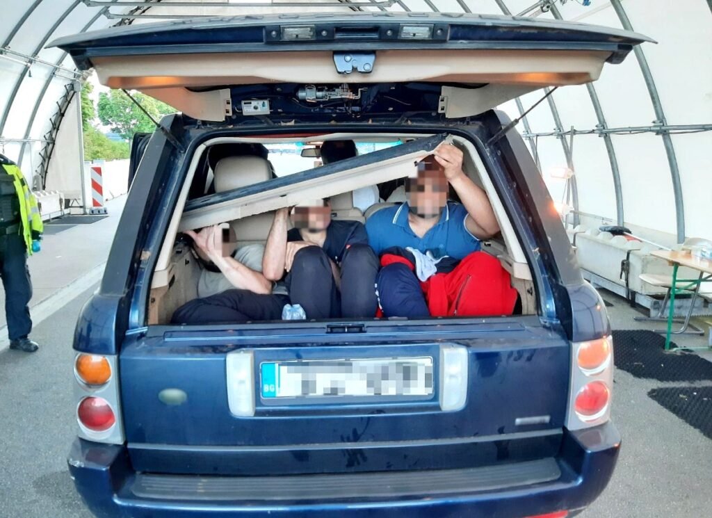 Unmenschlich und kriminell Mehr als doppelt so viele Insassen als Sitzplätze