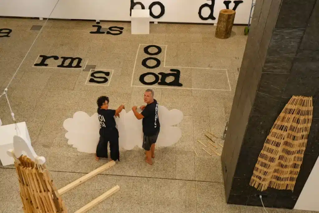 Kunstperformance im Neuen Rathaus