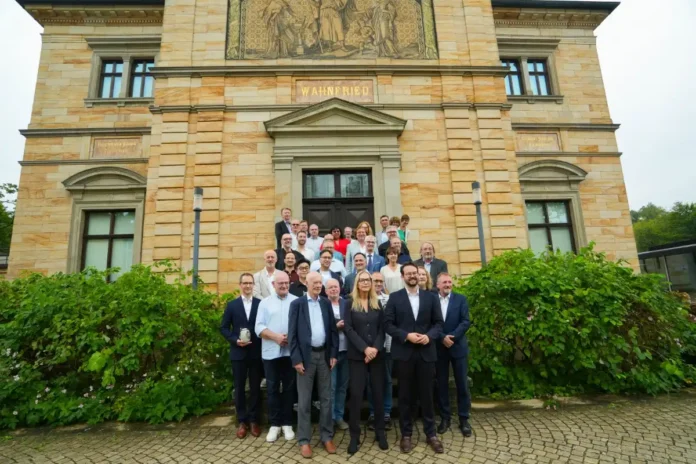 Stadt Bayreuth ehrt langjährige Mitwirkende der Festspiele Stadt Bayreuth ehrt langjährige Mitwirkende der Festspiele