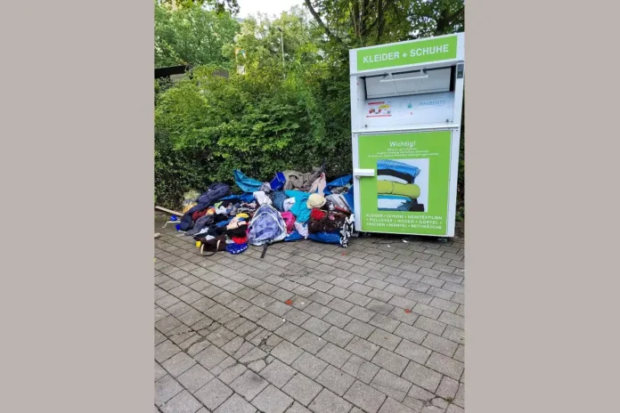 Alttextilien in die Sammelcontainer und nicht daneben
