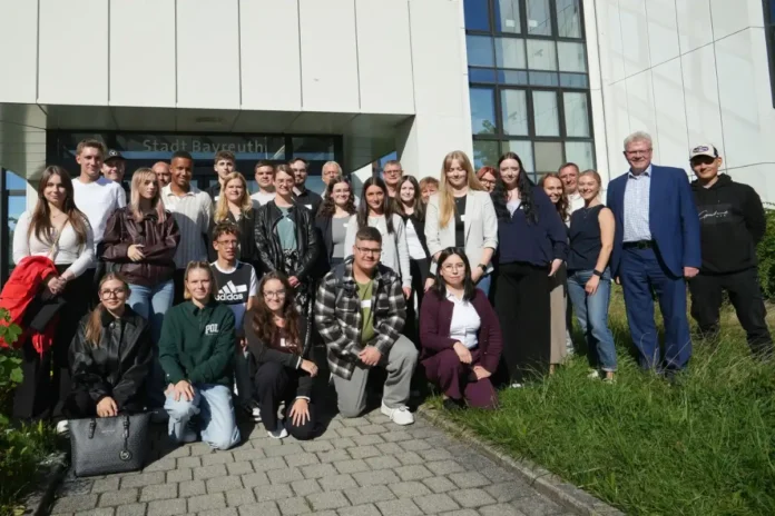 22 junge Menschen starten Ausbildung bei der Stadt