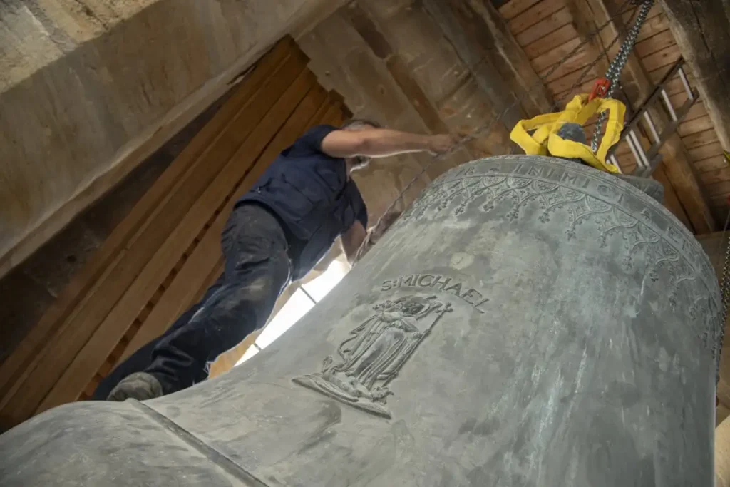 Glocken des Michaelsklosters läuten erstmals wieder nach der Sanierung