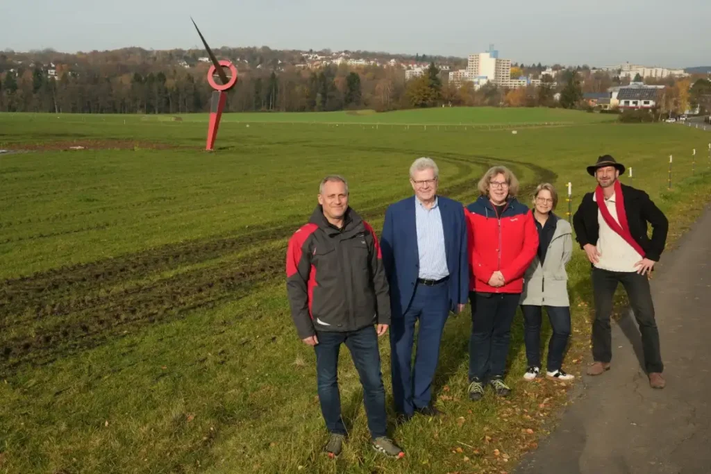 Großskulptur „Indikator“ erstrahlt in neuem Glanz