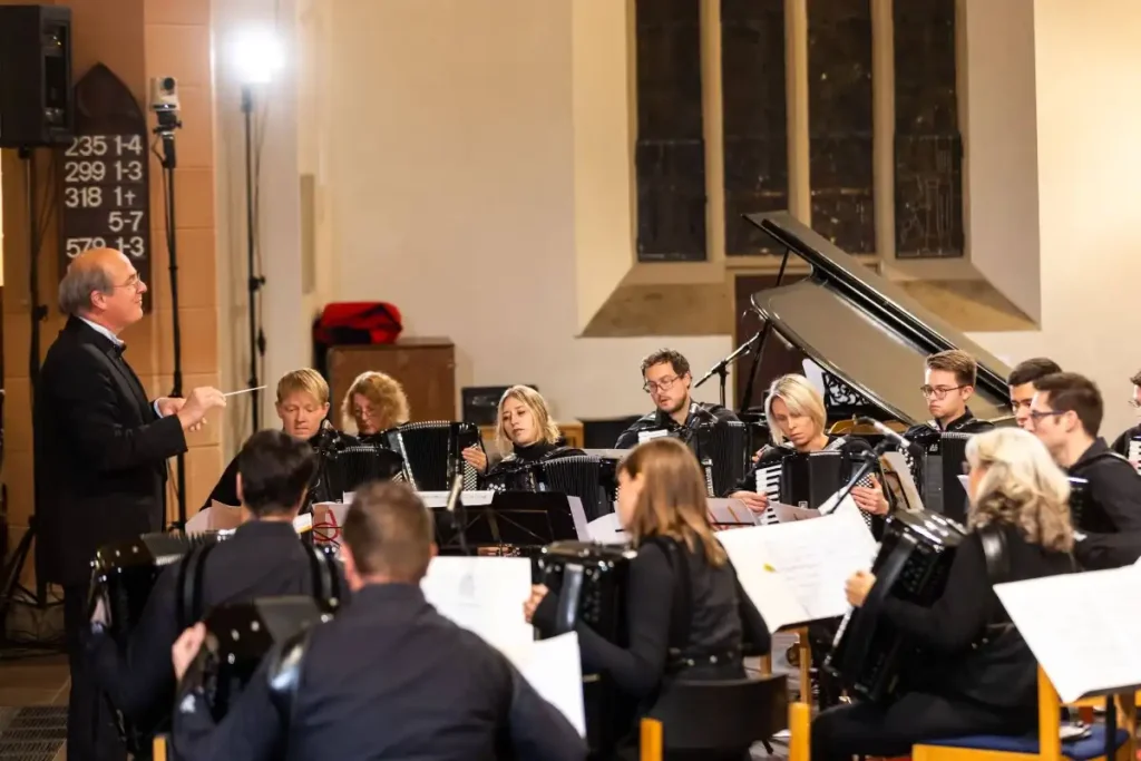Promenadenkonzert mit dem Akkordeonorchester der Musikschule der Hofer Symphoniker