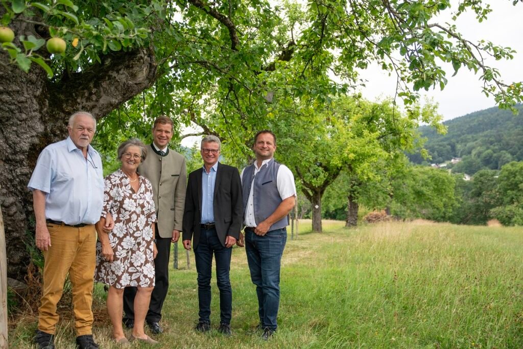 Bezirk Niederbayern fördert „Niederbayerisches Streuobstwiesenkompetenzzentrum Lallinger Winkel e. V.“