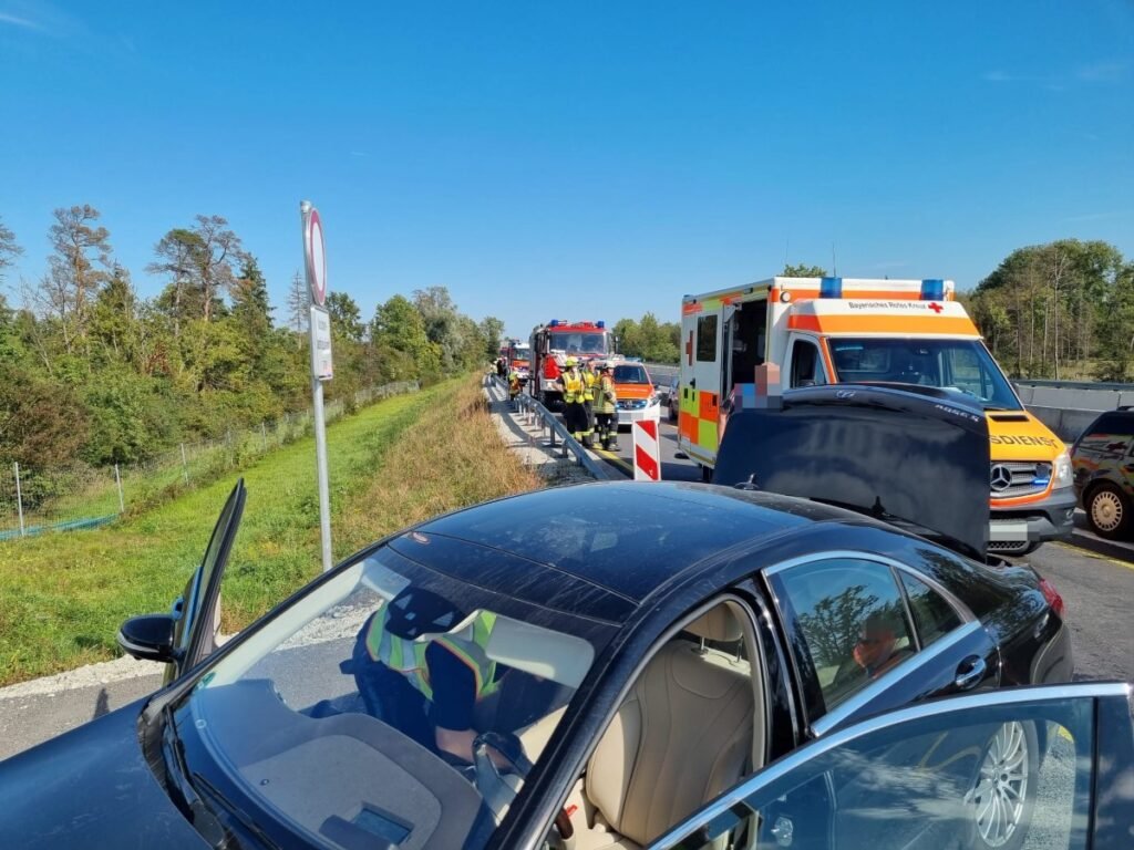 Verkehrsunfall auf der A 92 im Baustellenbereich führt zu unschönen Szenen