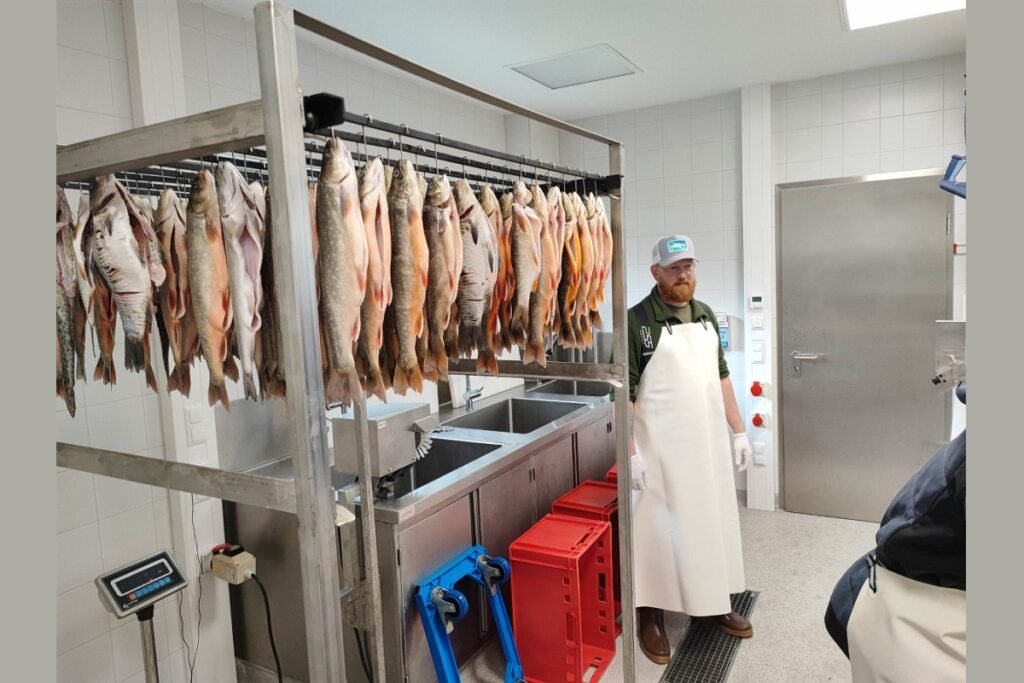 Reger Andrang auf Fischräucherkurs in Lindbergmühle