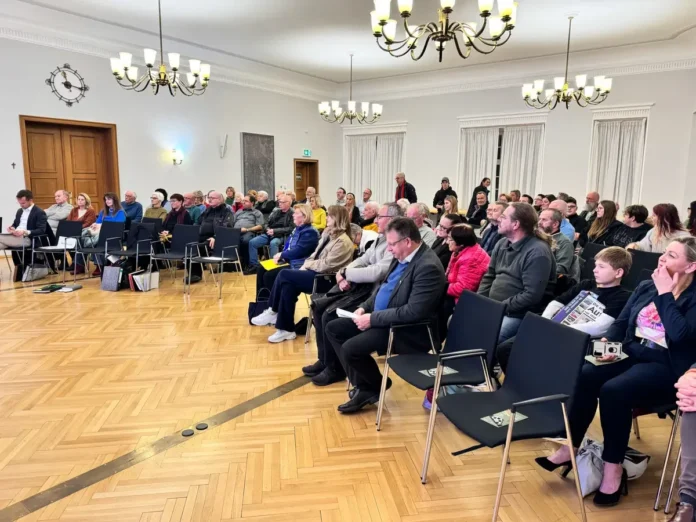 Stadt Hof beantwortet die Fragen der Hoferinnen und Hofer Stadt Hof beantwortet die Fragen der Hoferinnen und Hofer