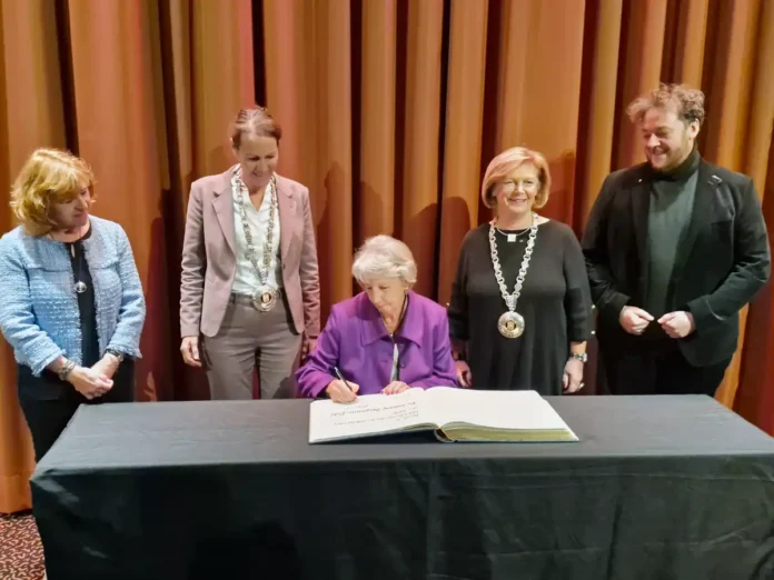 Letzte Präsidentin der Volkskammer der DDR zu Gast in Hof