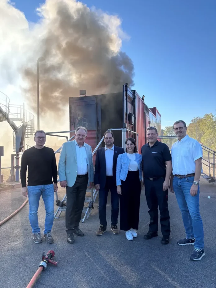 Ausbildung im Feuer – Brandübungscontainer im Bereich der Kläranlage Saal an der Donau