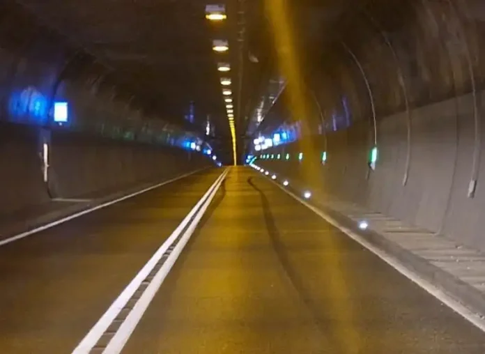 „Burn Out“ im Josef-Deimer-Tunnel sorgt für nächtlichen Großeinsatz