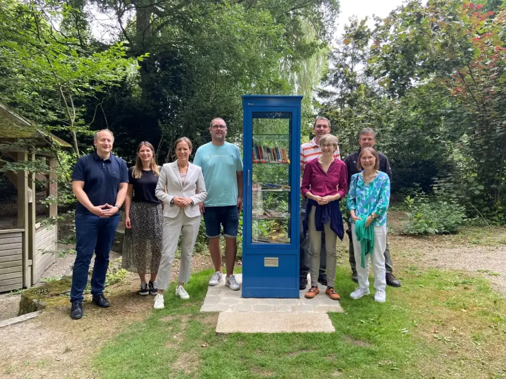 Neuer Kinderbücherschrank am Kinderspielplatz Botanischer Garten