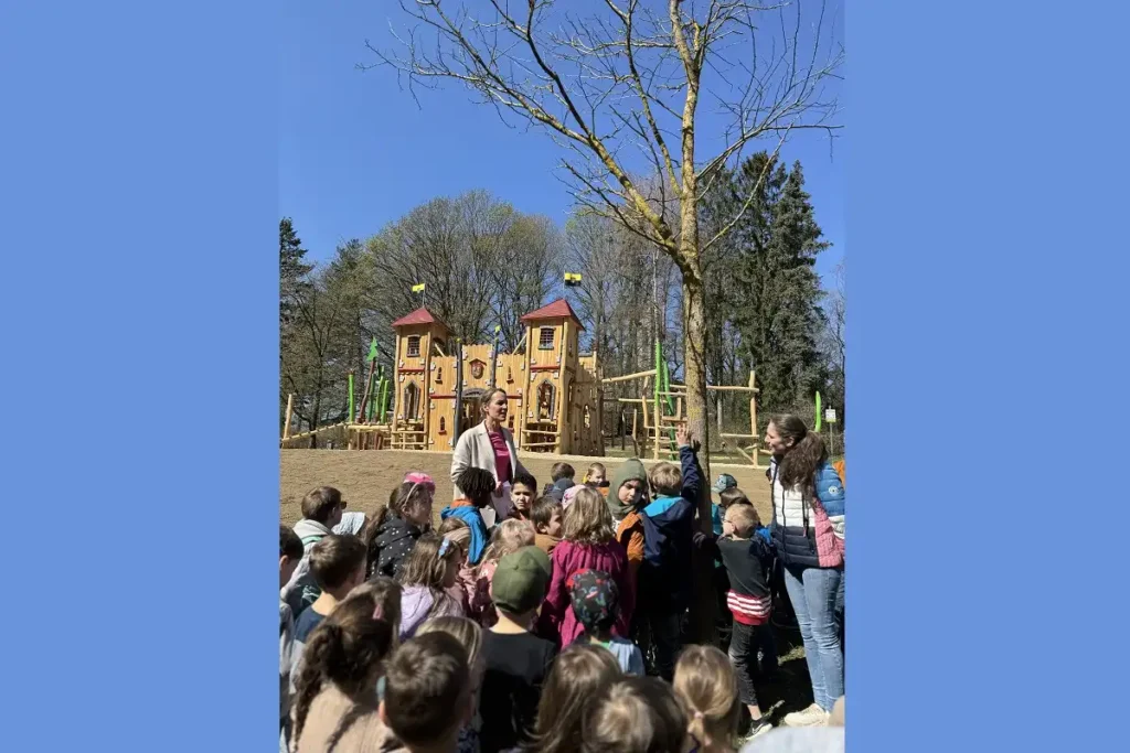 Für kleine Rittersleut‘ – Kinderspielplatz am Bismarckturm fertig