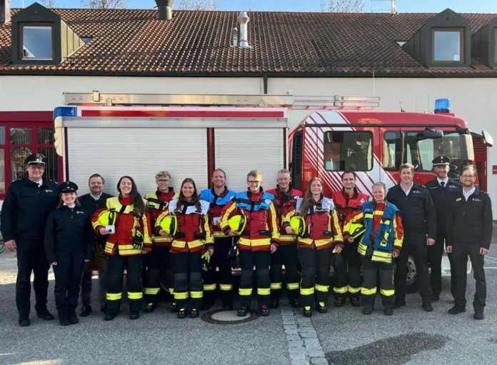 Gruppe des Löschzugs Achdorf bei Leistungsprüfung „Wasser“ erfolgreich