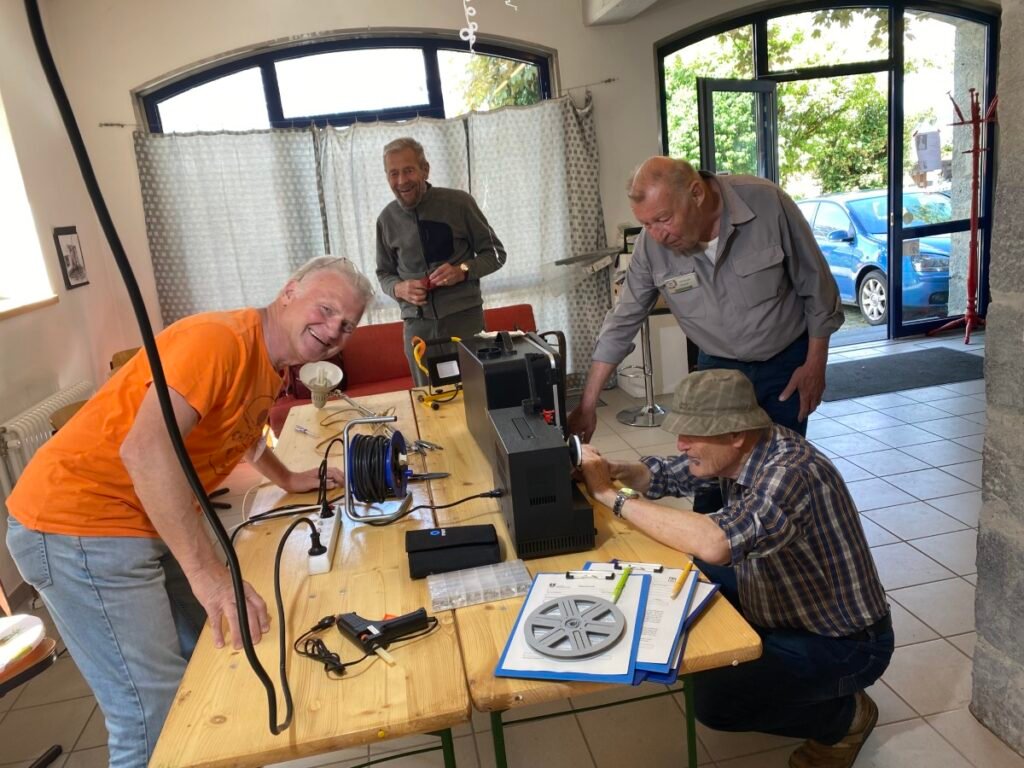 Reparaturcafé im Kunstraum Waldkirchen feiert seinen ersten Geburtstag