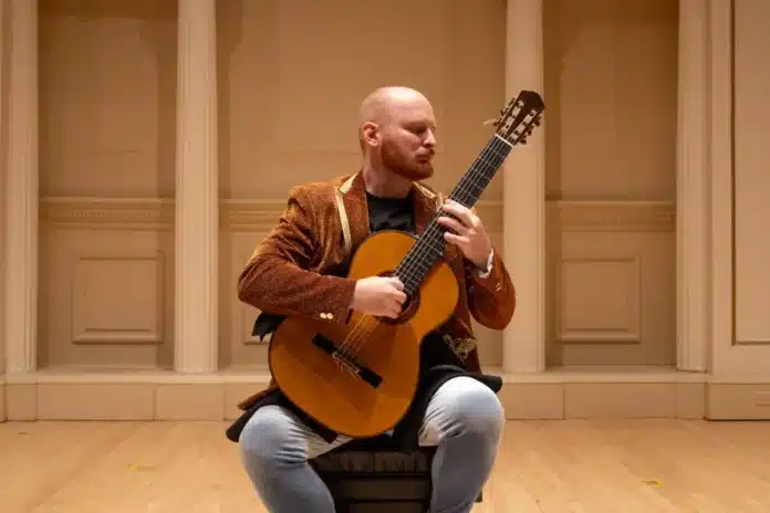 Ausnahmegitarrist in der Musikschule Ausnahmegitarrist in der Musikschule