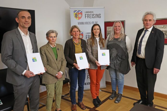 Umweltpakt-Urkunde für drei Unternehmen aus dem Landkreis Freising
