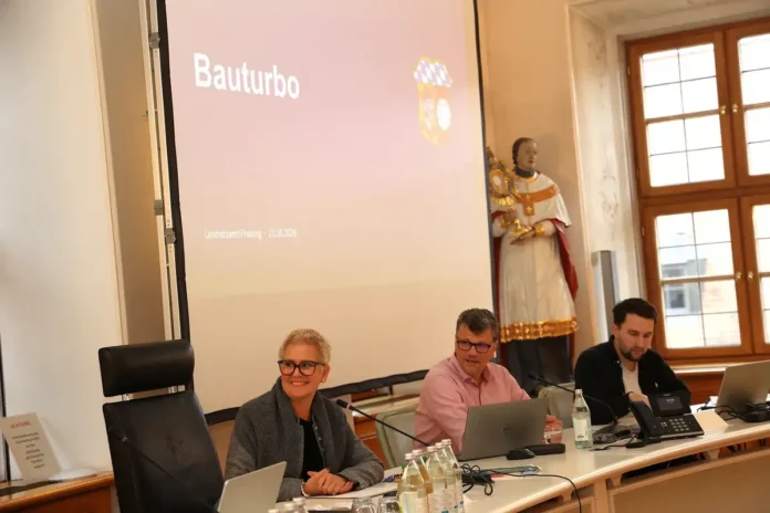 Landrätin Hoyer ermutigt Gemeindevertreter zum entschlossenen Einsatz des „Bauturbo“
