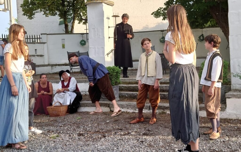 Theater, Schwertkämpfe und Live-Bands