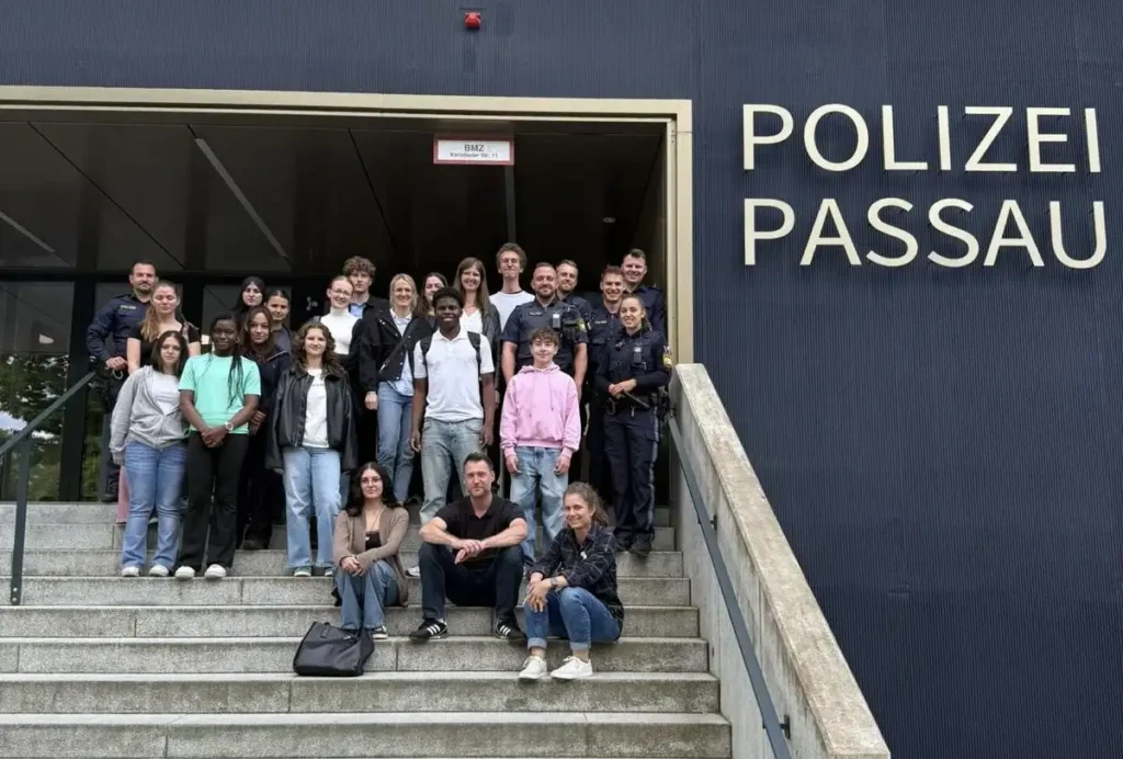 Schülerrichter erhalten Einblicke in die Polizeiarbeit