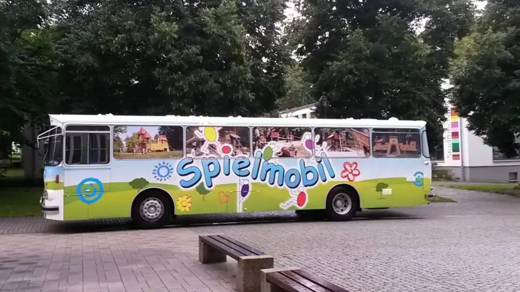 Ferienspaß auf fünf Spielplätzen – Das Spielmobil ist wieder unterwegs