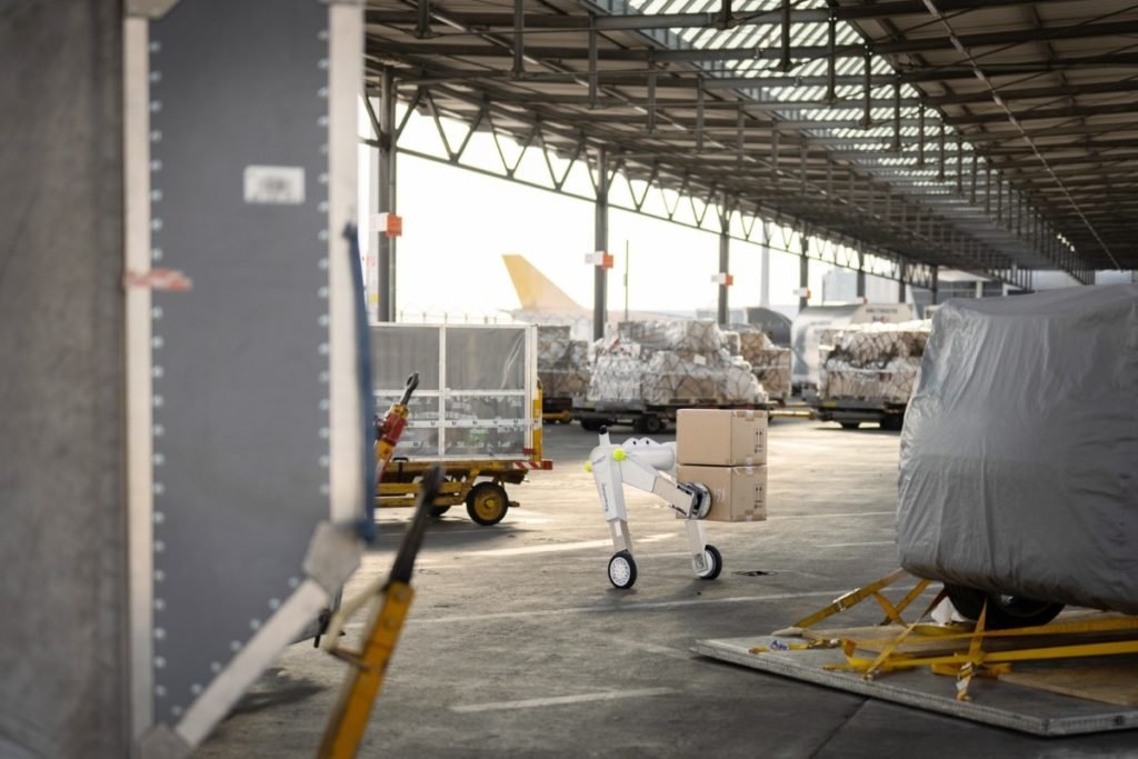 evoBOT auf erster Testfahrt am Flughafen München