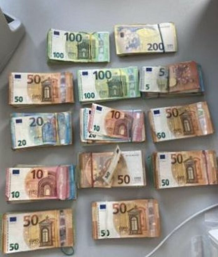 Bei Verkehrskontrolle größere Menge Bargeld sichergestellt