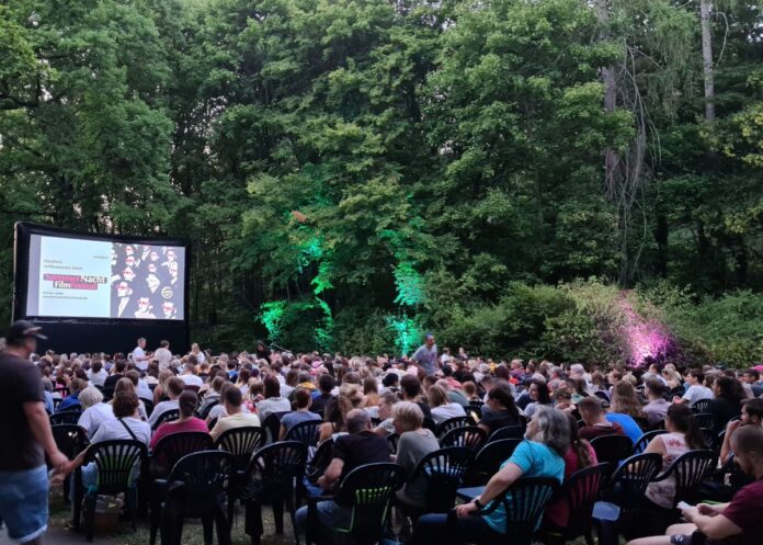 Freilicht-Kino zwischen Steinböcken, Affen und Raubkatzen im Tiergarten Nürnberg