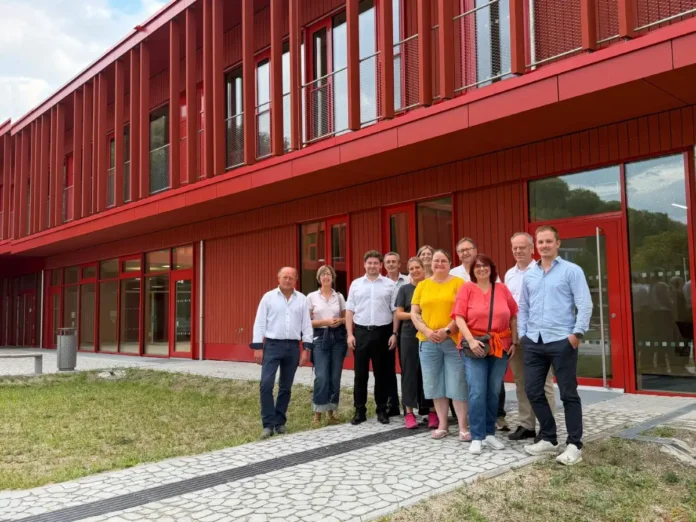 OB UND STADTRAT BESUCHEN GRUNDSCHULE OST OB UND STADTRAT BESUCHEN GRUNDSCHULE OST