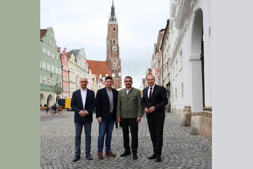 KLAUS HOLETSCHEK TAUSCHT SICH IM RATHAUS AUS