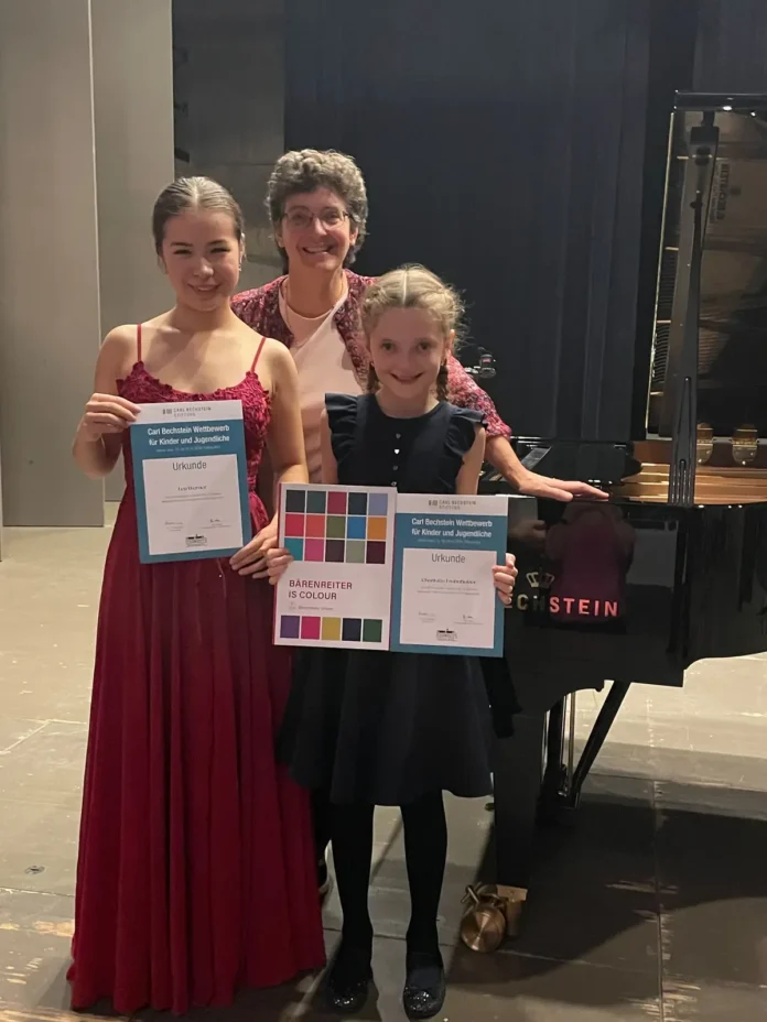 Musikschülerinnen beim Bechstein-Wettbewerb in Berlin