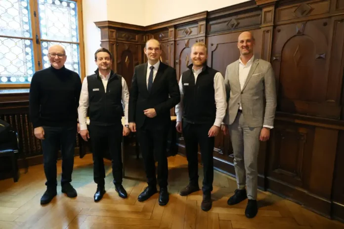 ROEREN VERLEGT FIRMENHAUPTSITZ NACH LANDSHUT
